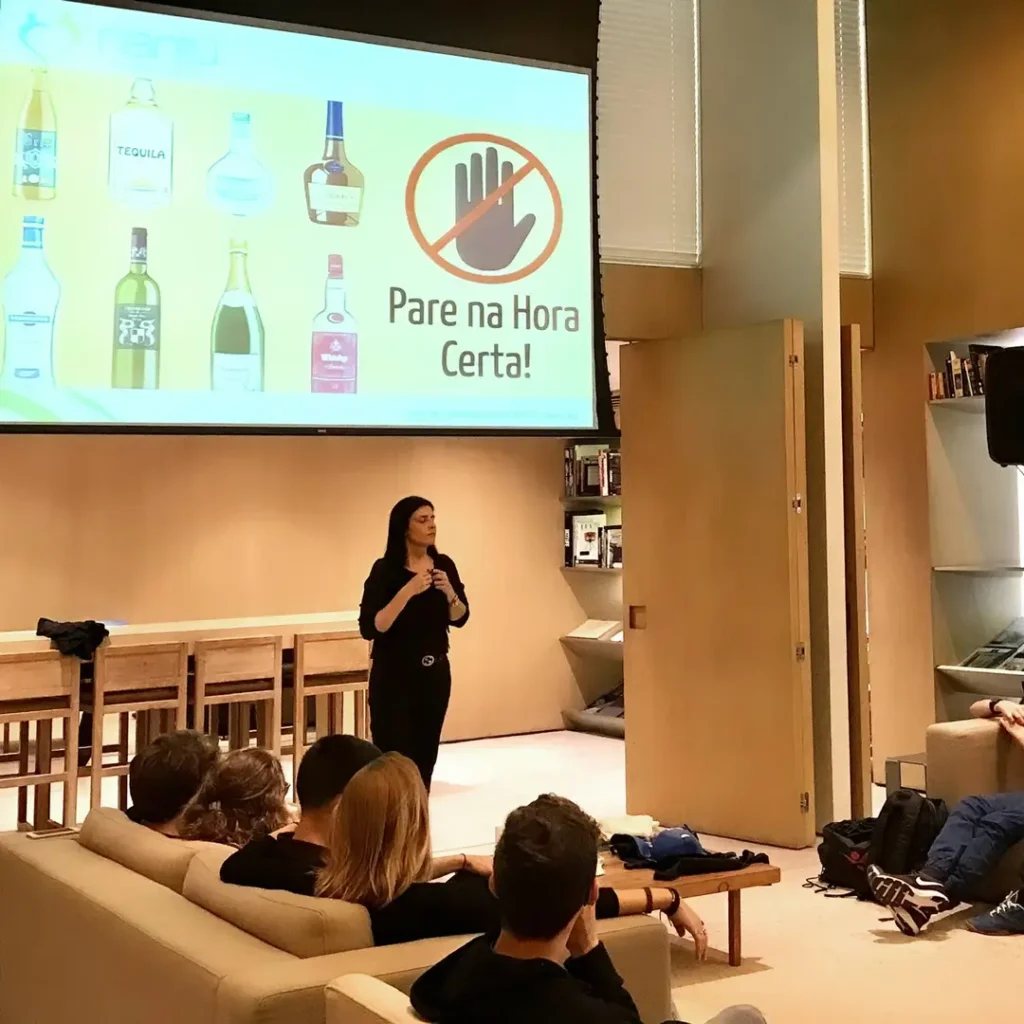 Palestra de saúde mental corporativa para reduzir o burnout na equipe